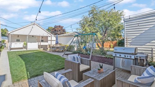 6075 Naples Ave, Chicago, IL 60631-2604