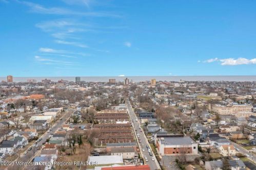 1317 Washington Ave, Tinton Falls NJ 07701-5760 exterior