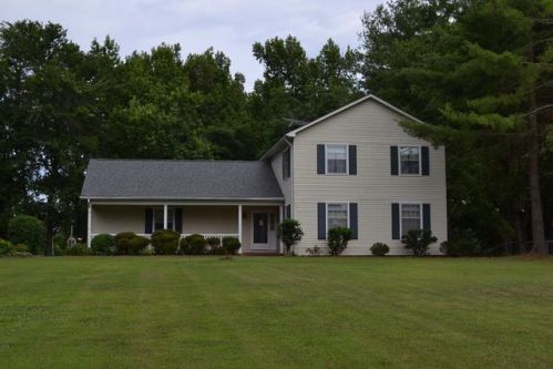 517 Robertson Ln, Danville, VA 24540-6085