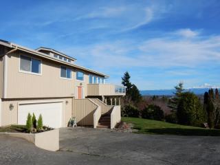 2458 Heights Dr, Ferndale, WA 98248-9280