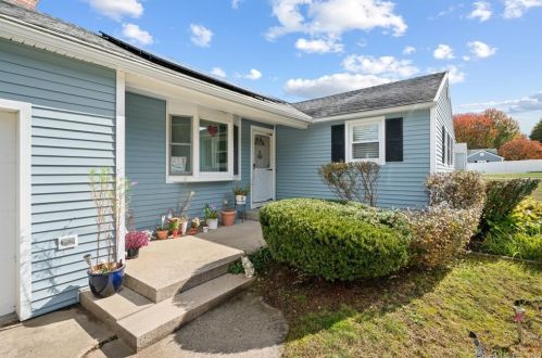 10 Miller Ave, Quaker Hill, CT 06375-1503
