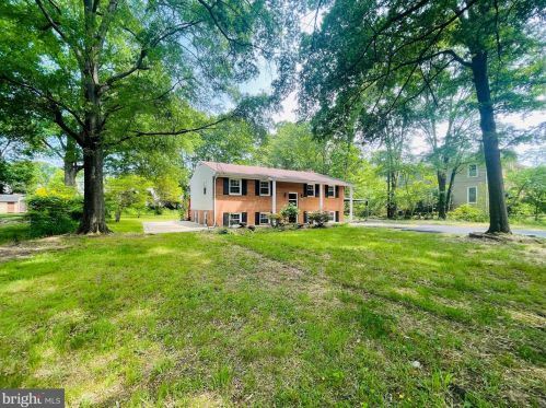 6913 Ridgeway Dr, Springfield VA  22150-3027 exterior