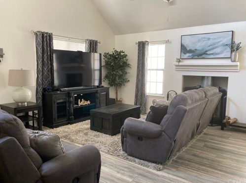 8120 Cove Ln, Lake Nacimiento, CA 93426-9640