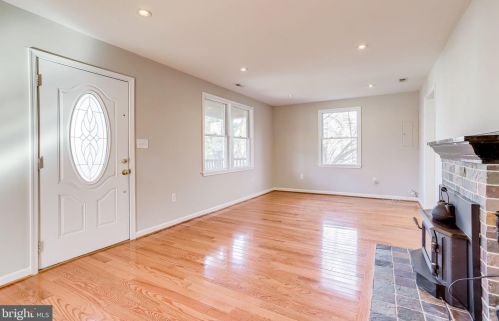 6721 Gouthier Rd, Falls Church, VA 22042-2706