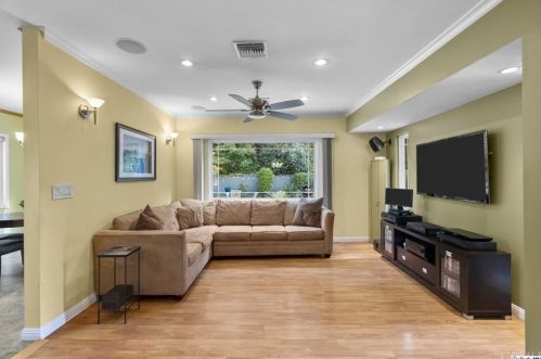 1048 Eilinita Ave, Glendale CA  91208-1130 exterior
