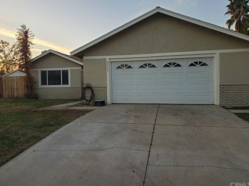9085 Randolph St, Riverside CA  92503-1183 exterior