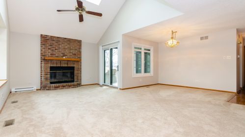 7913 Oak Knoll Ln, Palos Heights, IL 60463-2741