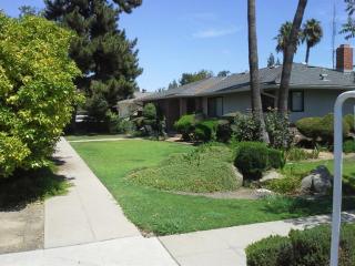 6452 Raisina Ave, Fresno, CA 93710-3936