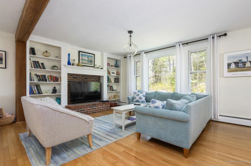 2 Cushing Briggs Rd, Freeport, ME 04032-6140