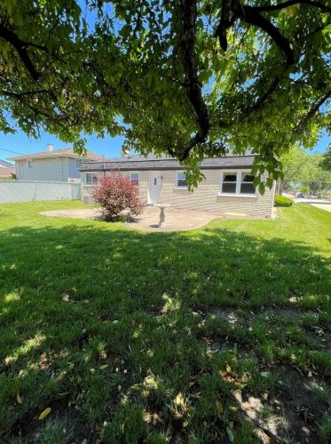 442 Lillian Ln, Des Plaines, IL 60016-2518