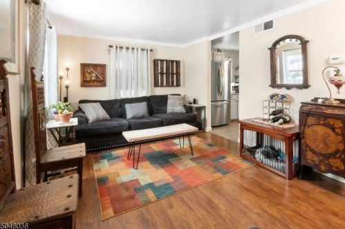 18 Latourette Ave, South Bound Brook, NJ 08880-1307