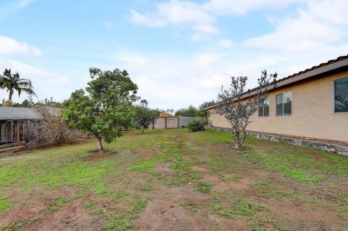 145 El Valle Opulento, Vista CA 92083-7708 exterior