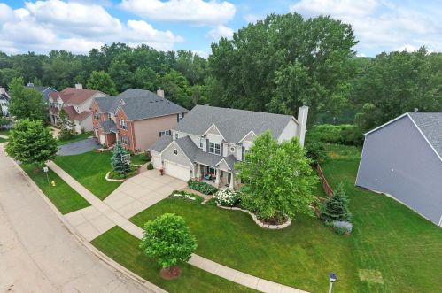 909 Sterling Heights Dr, Antioch, IL 60002-6223