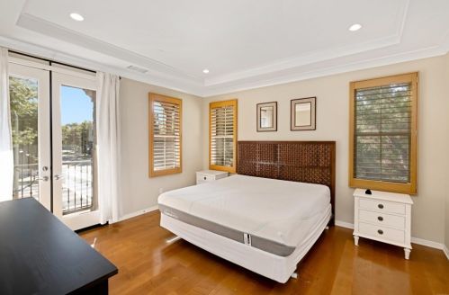 210 Kempton, Irvine CA  92620-2154 exterior