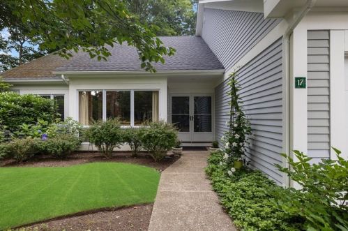 17 Bagy Wrinkle Cv, Warren, RI 02885-4100