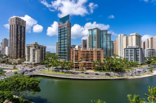 620 Mccully St, Honolulu HI  96826-3972 exterior