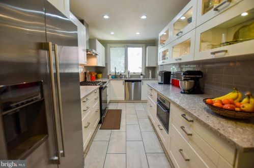 343 Sayre Dr, Princeton NJ  08540-5839 exterior
