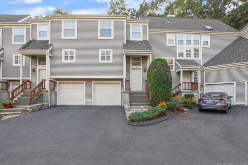 1005 Foxboro Dr, Norwalk, CT 06851-1160