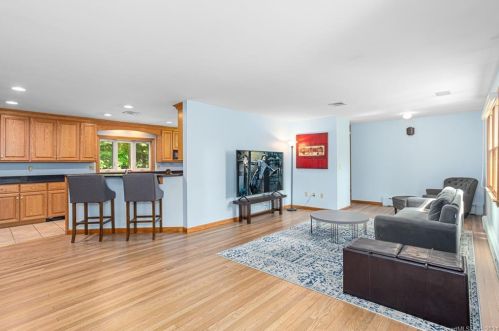15 Sunset Hill Rd, Wilton CT  06897-4925 exterior
