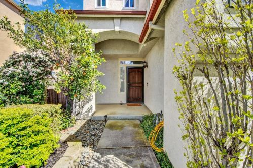 831 Chateau Cir, Vacaville CA  95687-7432 exterior