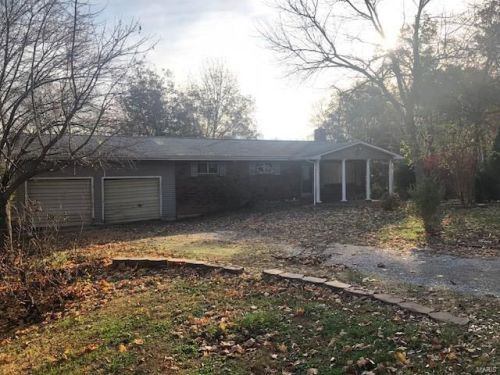6806 East Dr, Moro, IL 62067-1581
