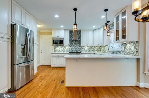 7107 Dudrow Ct, Springfield VA  22150-4442 exterior