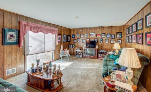 11 Cavalier Dr, Trenton NJ  08619-1357 exterior