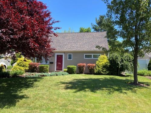 15 Cooper Ave, Wallingford CT  06492-3913 exterior