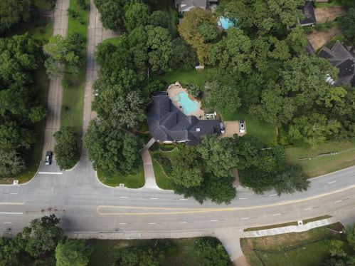 2 Wedgewood Blvd, Conroe TX  77304-1349 exterior