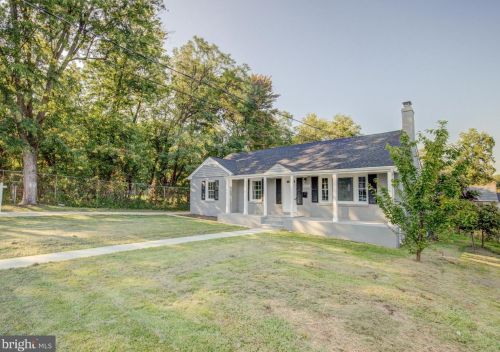 6028 Munson Pl, Falls Church, VA 22041-2424