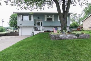2806 35th St, Davenport, IA 52807-2410
