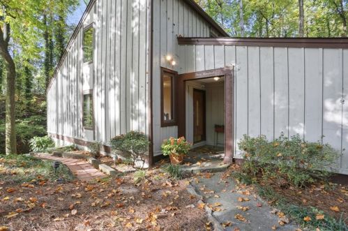 300 Elden Dr, Atlanta, GA 30342-2032