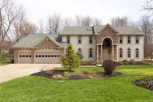 5461 Pne Ln, Cleveland OH  44139-1675 exterior