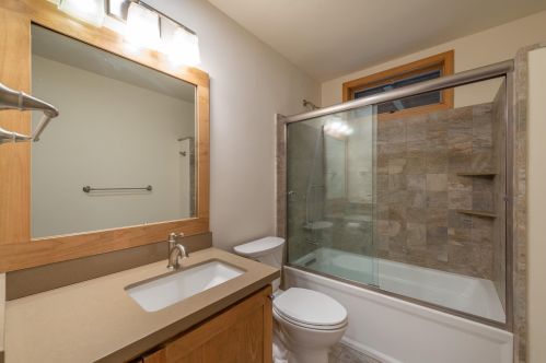 10656 Alder Creek Rd, Truckee CA  96161-2528 exterior