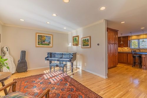 4 Theodore Dr, Dover NJ  07869-1913 exterior