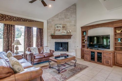 2613 Whispering Oaks Cv, Cedar Hill TX 75104-4556 exterior