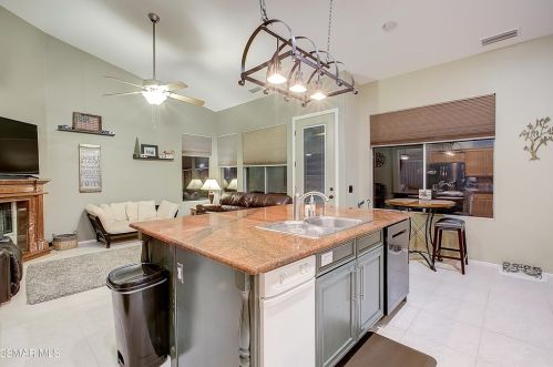 1267 Fitzgerald Rd, Simi Valley CA 93065-4480 exterior