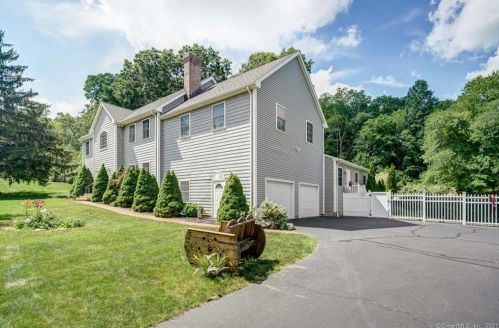 60 Knapp St, Upper Stepney, CT 06468-1036
