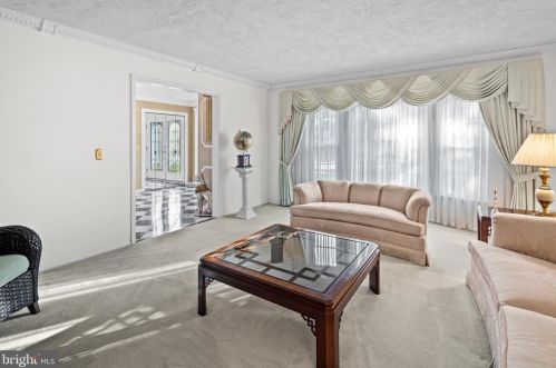 16 Ronit Dr, Trenton NJ 08628-2225 exterior