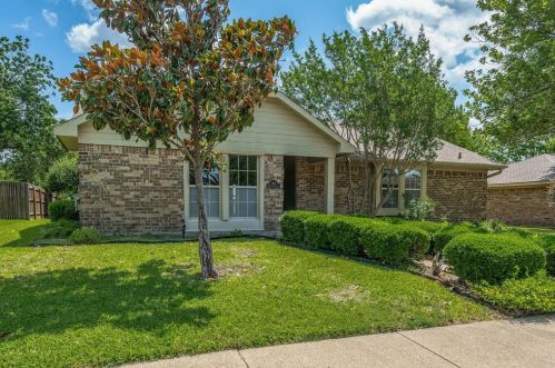 305 Trl Vw Ln, Garland TX  75043-5631 exterior