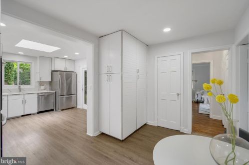 1524 Red Oak Dr, Silver Spring MD 20910-1549 exterior