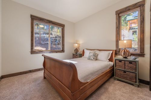 10955 Ski Slope Way, Truckee CA  96161-6613 exterior