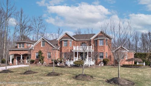 18 Yosemite Ct, Old Bridge, NJ 08857-4308