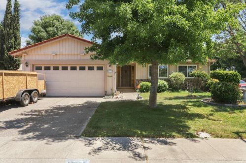 8324 Manhattan Dr, Stockton, CA 95210-2120