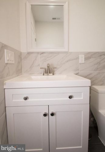 2437 13 St, Philadelphia PA  19107-5615 exterior