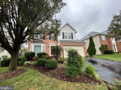 1932 Brooke Farm Ct, Woodbridge VA  22192-5662 exterior