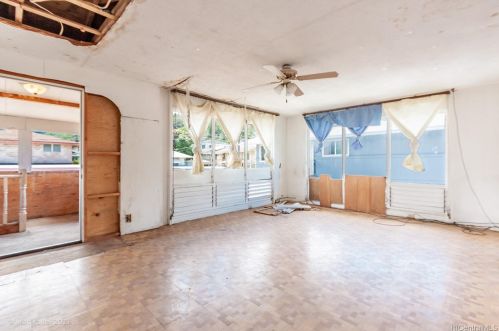 1607 Machado St, Honolulu HI  96819-3728 exterior