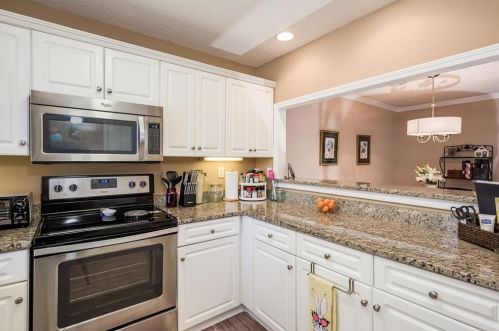 703 Bainbridge Dr, Atlanta GA  30327-4267 exterior