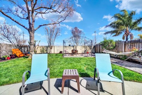 831 Chateau Cir, Vacaville CA  95687-7432 exterior