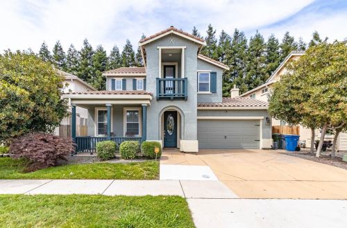 1483 Estrella Way, Turlock CA  95382-8633 exterior